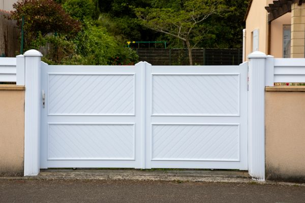 Vinyl Gate Replacement